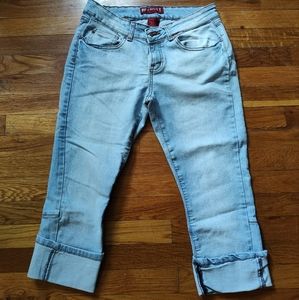 Women's red rivet capri jeans size 9